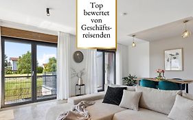 Ferienhaus-Terrassen-Parkplatz